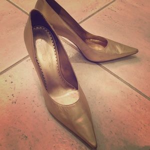 Jessica Simpson Gold Pointed Toe Pumps